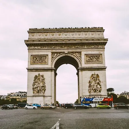Апартаменты Bel Pres Des Champs-elysees Париж